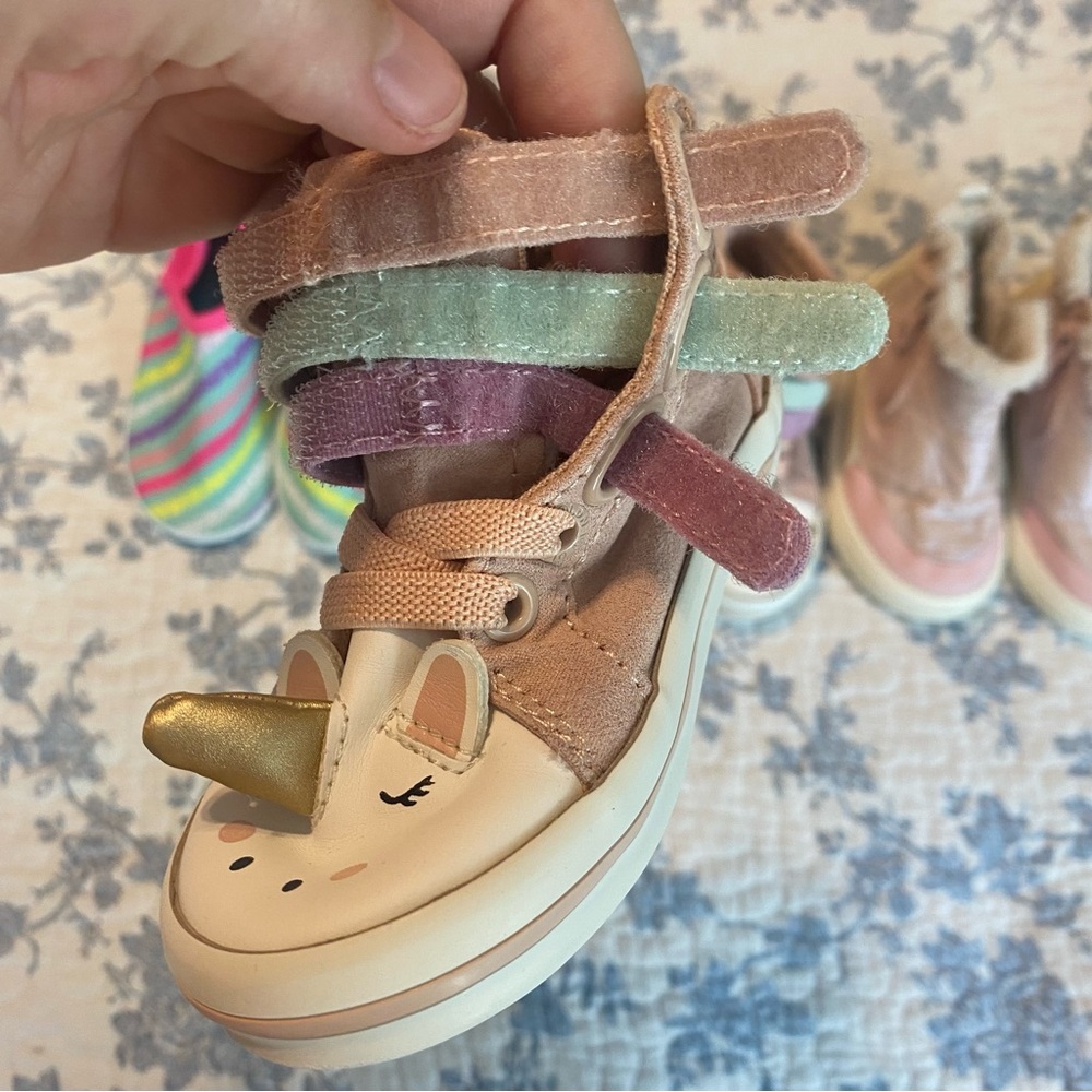Toddler Girl Size 5 Shoe Bundle Old Navy, Cat & Jack, Speedo - Picture 8 of 13